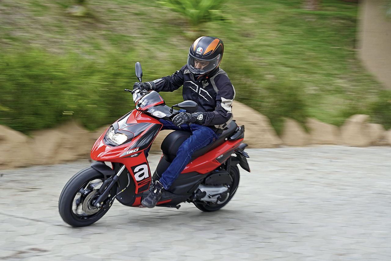 160 CC का पॉवरफुल इंजन और 45 किलोमीटर माइलेज के साथ लॉन्च हो रही है Aprilia SR 160 स्कूटर 2025