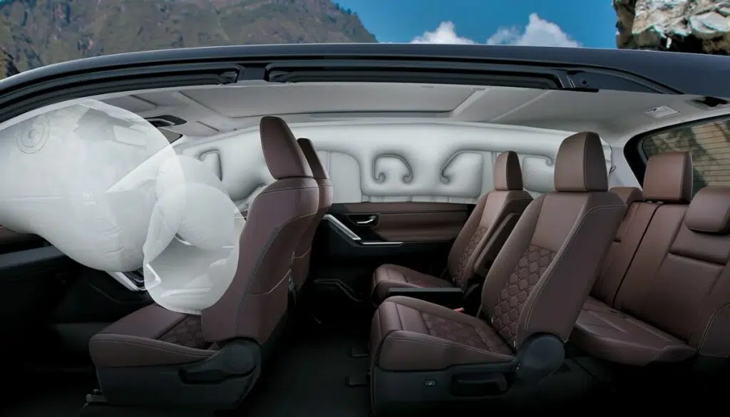 Tata Safari को करारी टक्कर देने लॉन्च हो रही है Toyota Innova Hycross car जाने कीमत और ब्रांडेड फीचर्स